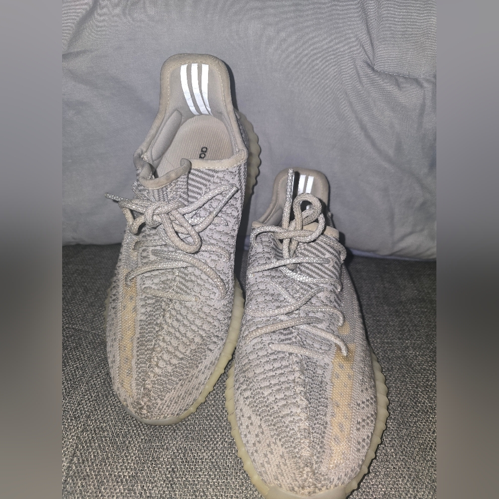 Adidas Yeezy Boost 350 V2 Sneakers